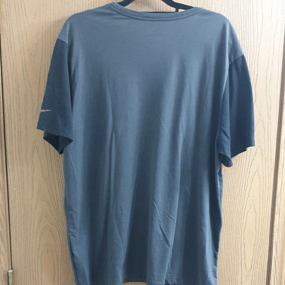 Nike Men's Black Short-Sleeve Graphic Tee with Red Chest Detail - Picture 4 of 4